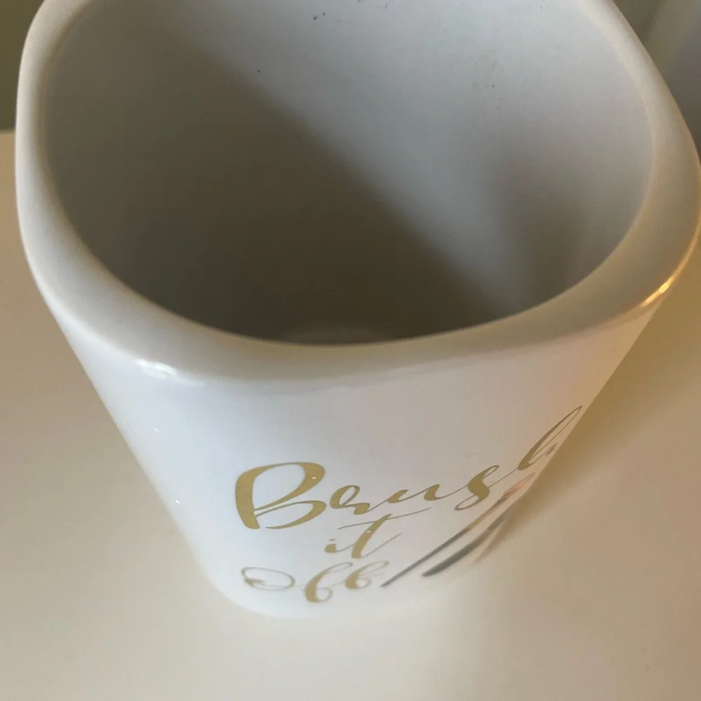 Brush it off makeup brush holder